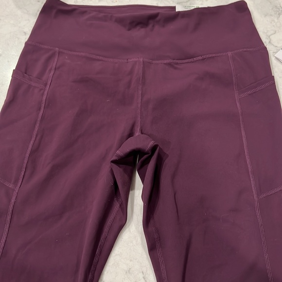 Blackberry wine colored Capri length workout pants with pockets - Picture 2 of 4
